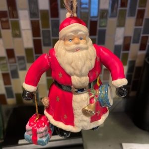 Santa with moving arms and dangling legs